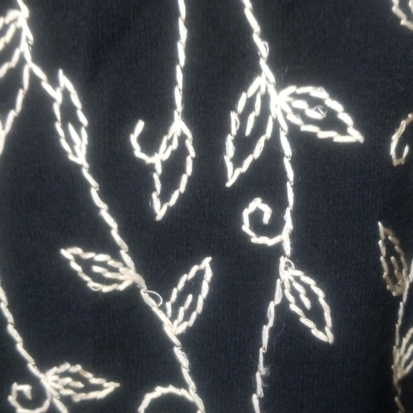 Embroidered top - Picture 3 of 3